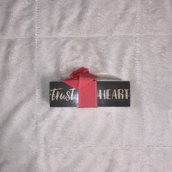 Bible Notepad with Pen - Picture 2 of 3